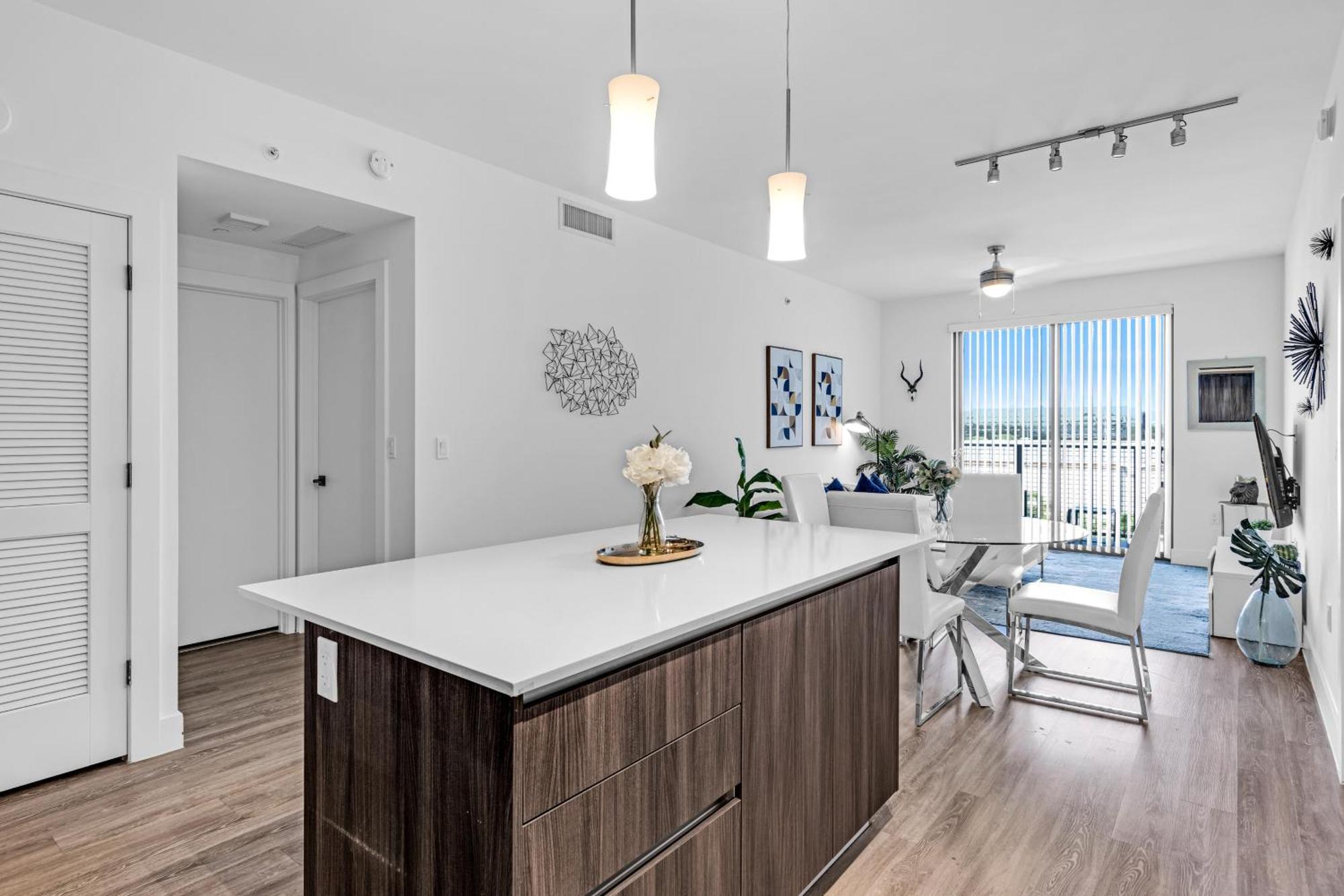 Amazing 2 Bedroom Unit In Doral Miami With Free Parking Hialeah Gardens Kültér fotó